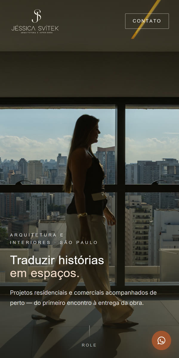 Site de arquitetura e interiores aberto no celular